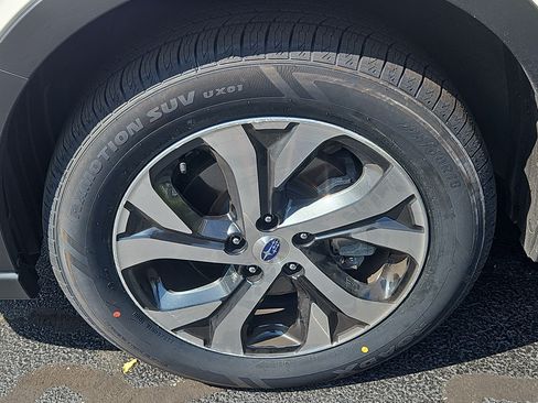 Used 2022 Subaru Outback Touring AWD/4WD image 4