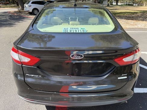Used 2013 Ford Fusion SE FWD image 4