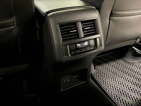 Used 2021 Volkswagen Atlas SEL Premium image 35