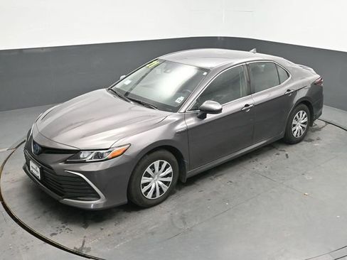 Used 2021 Toyota Camry LE image 24