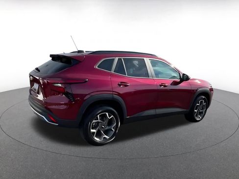 Used 2025 Chevrolet Trax LT w/ LT Convenience Package image 14