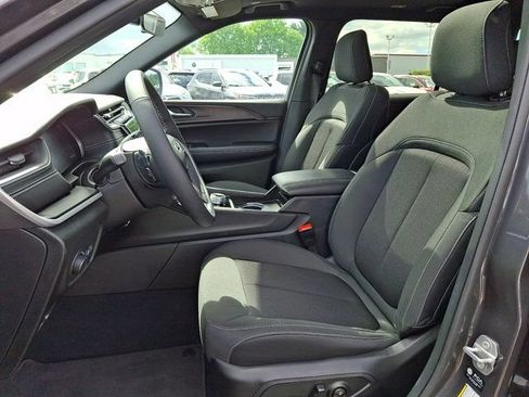 Certified 2025 Jeep Grand Cherokee L Laredo AWD/4WD image 18