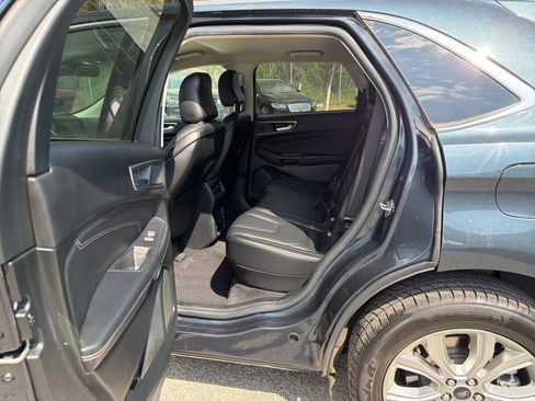 Used 2024 Ford Edge Titanium image 9