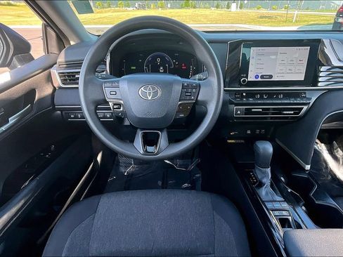 Used 2025 Toyota Camry LE FWD image 5