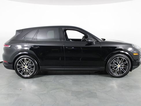 Used 2024 Porsche Cayenne AWD/4WD image 13