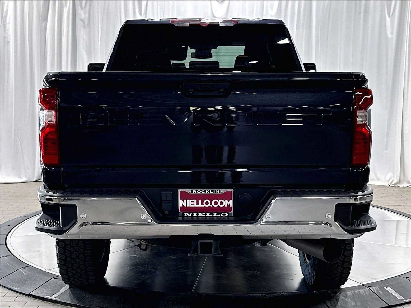 Used 2024 Chevrolet Silverado 2500 LT AWD/4WD image 8