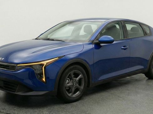 Used 2025 Kia K4 FWD image 3
