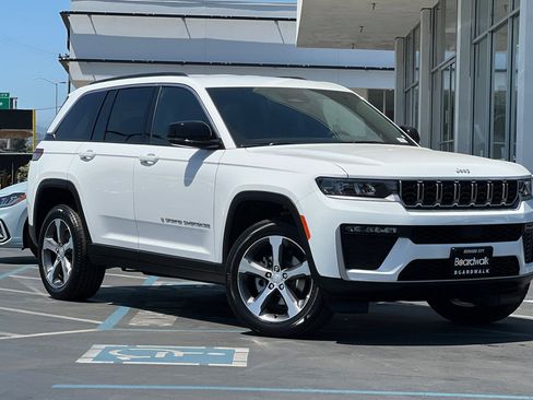 New 2026 Jeep Grand Cherokee Limited AWD/4WD image 2