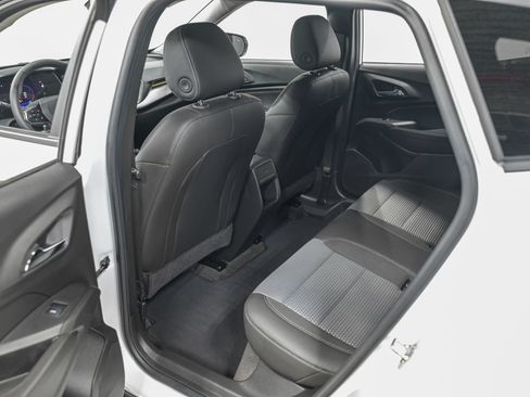 Used 2025 Chevrolet Trax LT w/ Driver Confidence Package FWD image 28