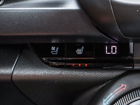 Used 2016 Chevrolet Camaro LT RWD image 13