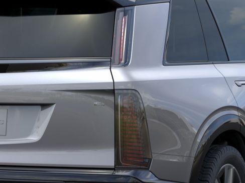 New 2027 Cadillac Vistiq Luxury w/ LPO, Floor Liner Package AWD/4WD image 11