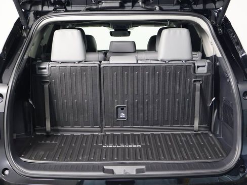 New 2026 Toyota Highlander XLE image 9