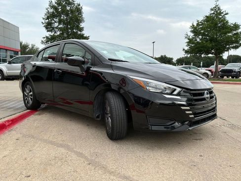 Used 2025 Nissan Versa SV FWD image 4