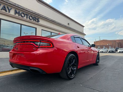 Used 2017 Dodge Charger R/T image 3