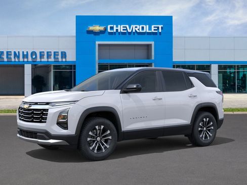 New 2026 Chevrolet Equinox LT image 2