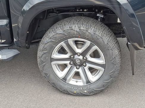 Used 2018 Toyota Tacoma Limited AWD/4WD image 28