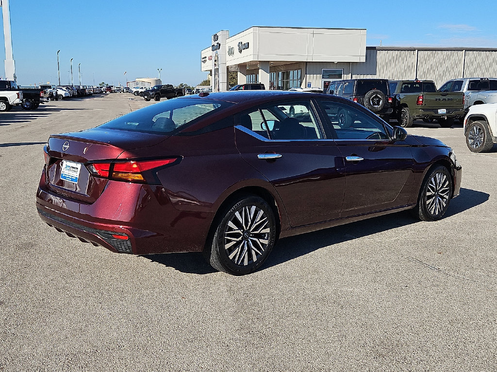 Used 2025 Nissan Altima 2.5 SV FWD image 8