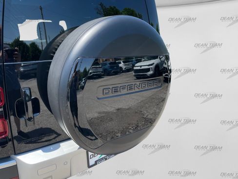 Used 2025 Land Rover Defender 110 S AWD/4WD image 37