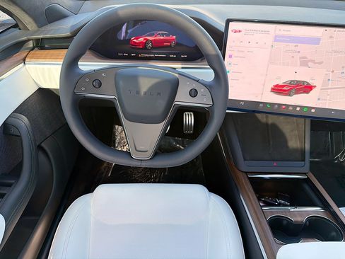 Used 2025 Tesla Model S AWD/4WD image 17