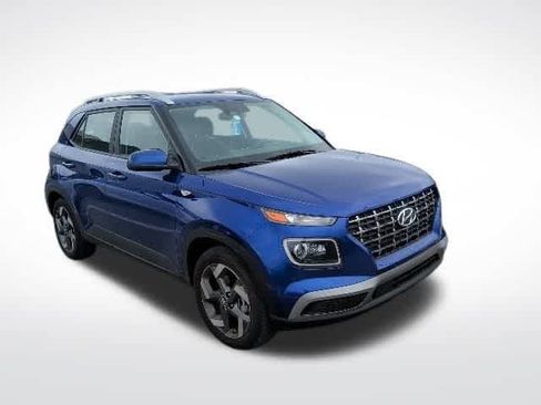 Certified 2025 Hyundai Venue Limited image 8