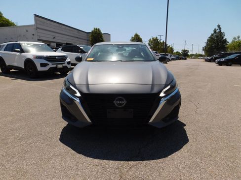 Used 2024 Nissan Altima 2.5 S FWD image 3