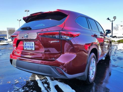 Used 2021 Toyota Highlander LE image 5