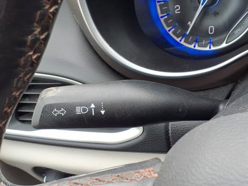 Used 2017 Chrysler Pacifica Touring-L Plus w/ Tire & Wheel Group image 18