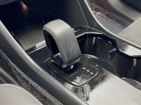 Used 2022 Volvo XC40 P8 Recharge Ultimate image 13