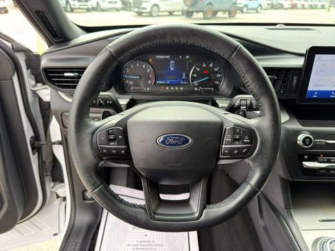 Used 2020 Ford Explorer XLT image 32