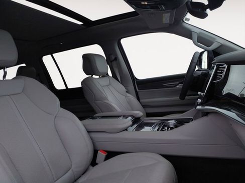 Used 2022 Jeep Wagoneer Series III w/ Premium Group I image 15