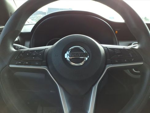 Used 2018 Nissan Kicks SV image 21