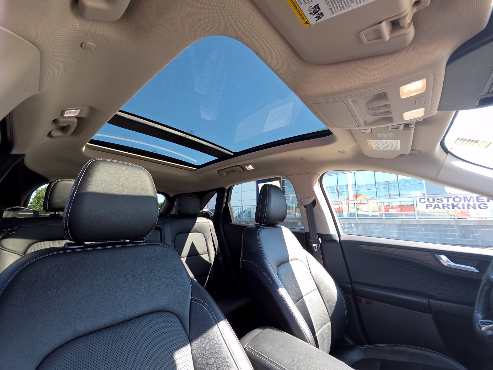Used 2020 Ford Escape Titanium w/ Titanium Premium Package 2.0 AWD/4WD image 33