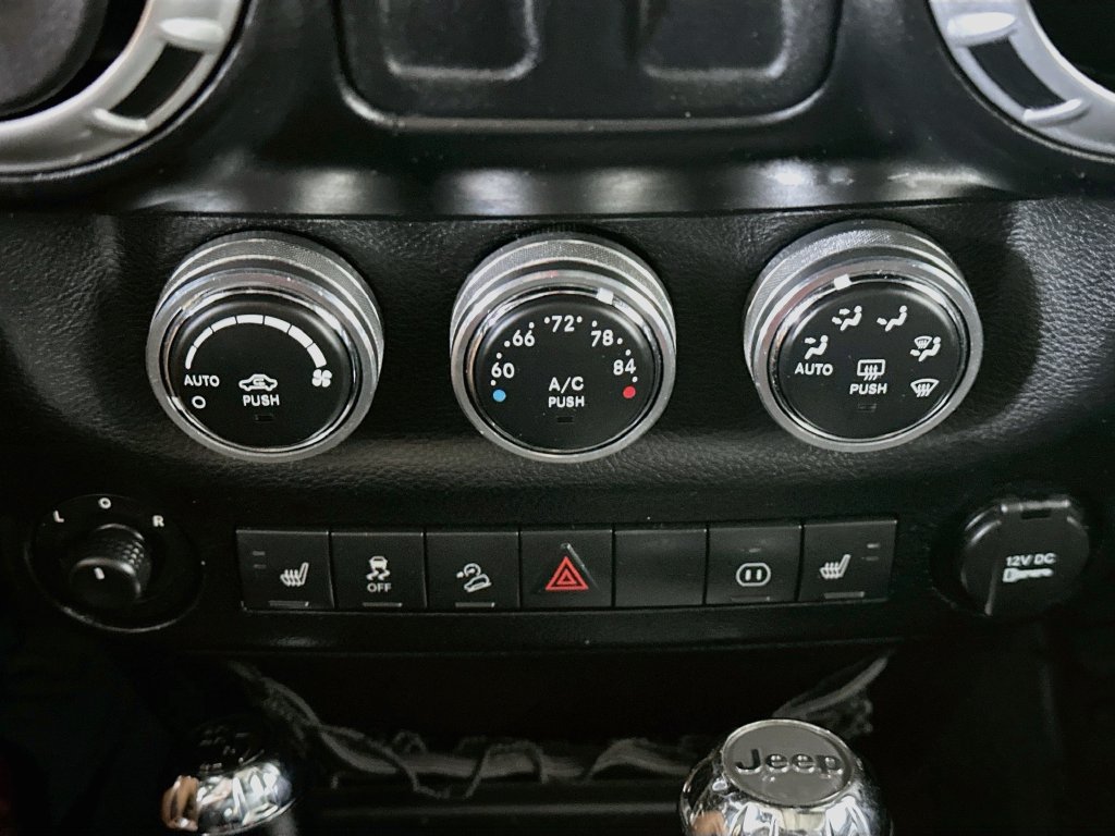 Used 2012 Jeep Wrangler Sahara w/ Connectivity Group AWD/4WD image 18