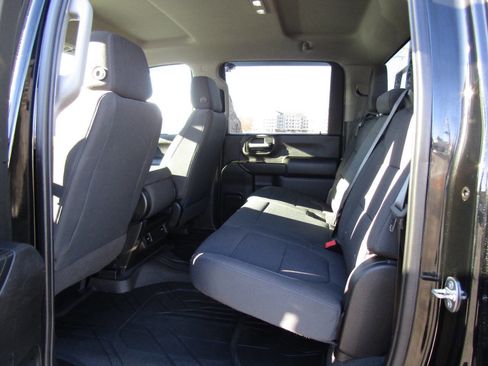 Used 2021 Chevrolet Silverado 2500 Custom w/ Custom Value Package image 12