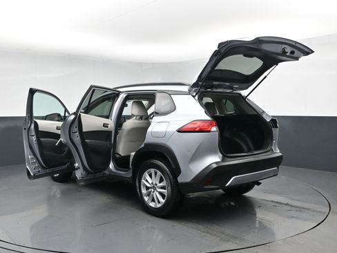 Used 2022 Toyota Corolla Cross LE image 28