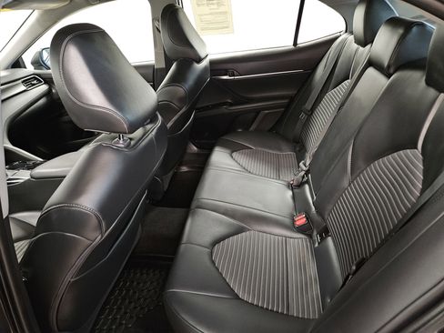 Used 2020 Toyota Camry SE image 11