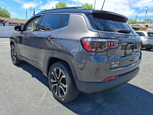 Used 2022 Jeep Compass Limited AWD/4WD image 3