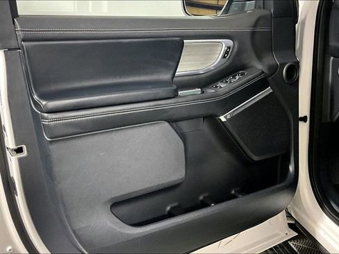 Used 2025 Ford Expedition Platinum AWD/4WD image 18
