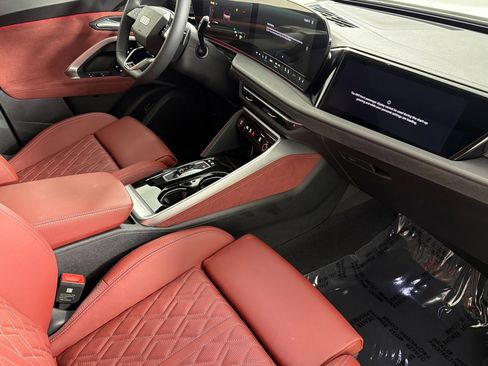 Used 2025 Audi SQ5 Prestige w/ Prestige Package AWD/4WD image 15