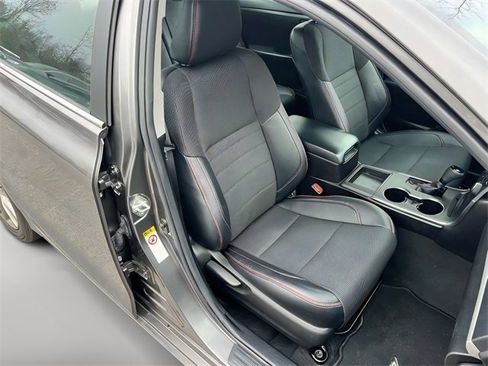 Used 2016 Toyota Camry SE w/ Moonroof Package image 15