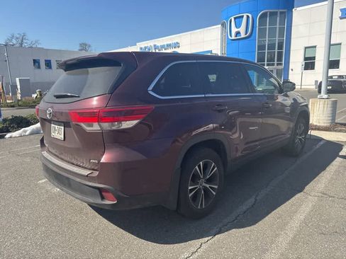 Used 2019 Toyota Highlander LE image 13