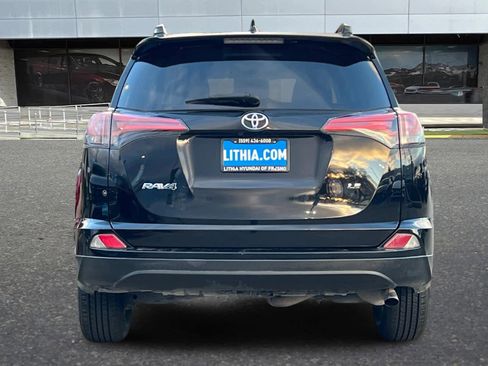 Used 2018 Toyota RAV4 LE image 7