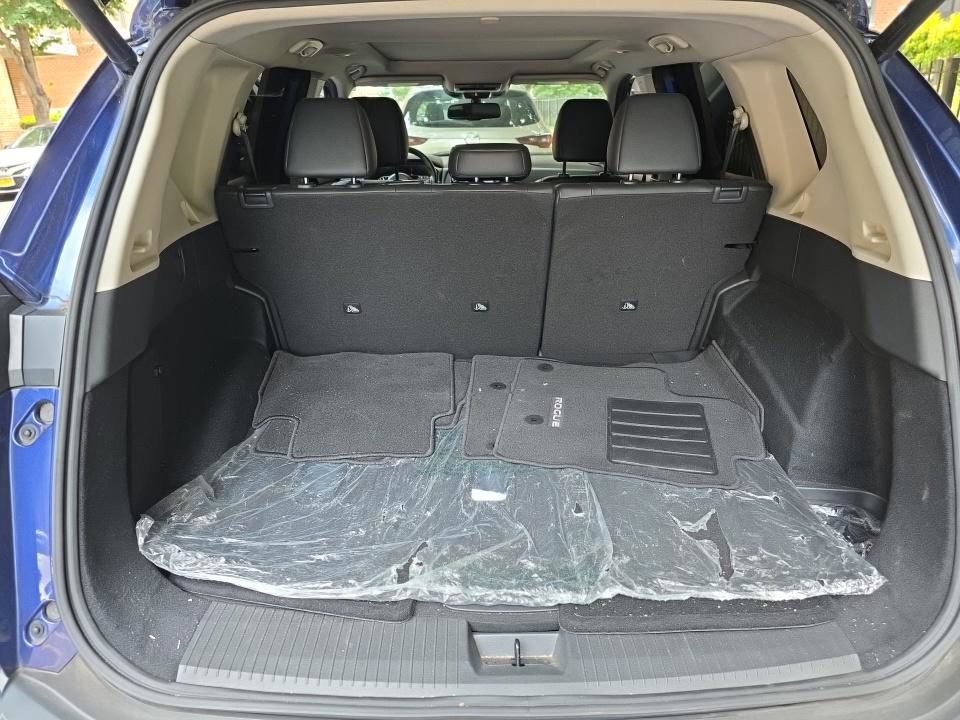 Used 2023 Nissan Rogue SL AWD/4WD image 9