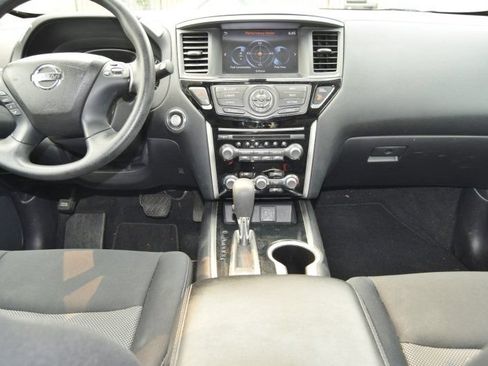 Used 2019 Nissan Pathfinder S AWD/4WD image 25