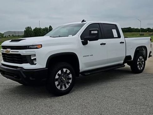 Used 2025 Chevrolet Silverado 2500 Custom w/ Custom Convenience Package AWD/4WD image 4