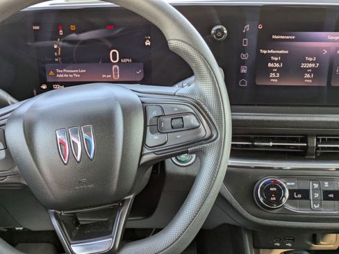 Used 2024 Buick Envista Preferred image 21