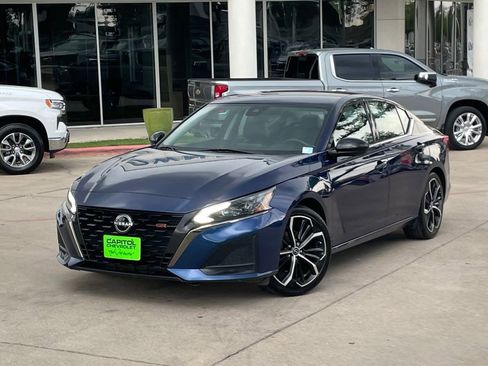 Used 2024 Nissan Altima 2.5 SR FWD image 10