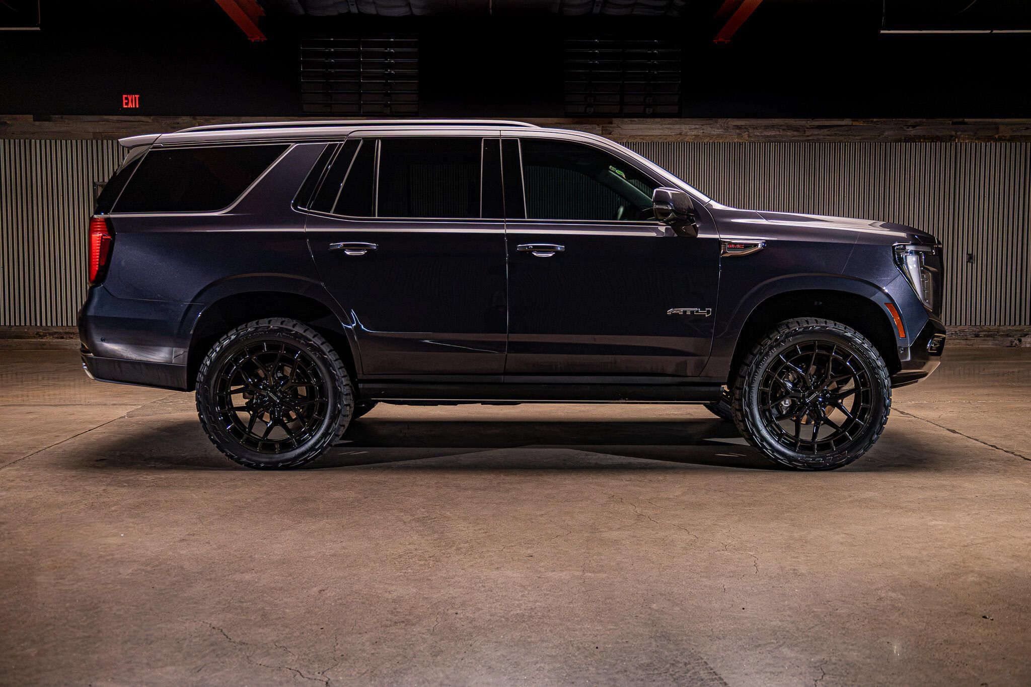 Used 2025 GMC Yukon AT4 Ultimate AWD/4WD image 11