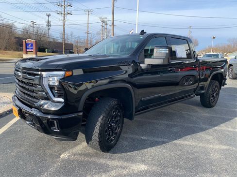 Used 2024 Chevrolet Silverado 3500 High Country w/ Midnight Edition image 3
