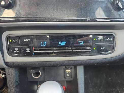 Used 2017 Toyota Corolla LE image 24